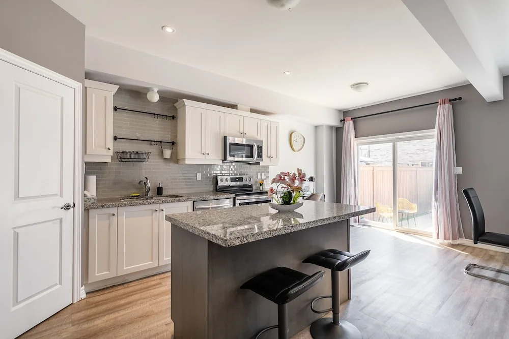 GLOBALSTAY. Waterfront 5BR Townhouse. Private HOT TUB, Gym, Sauna