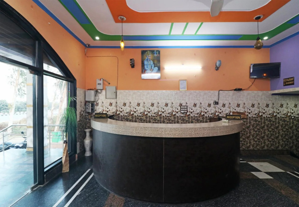 Tr Hotel By OYO Rooms