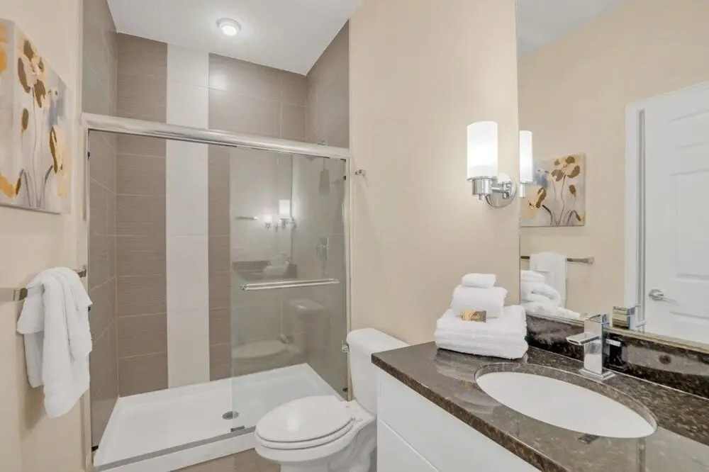 1511retreat 3 Bedroom Townhouse by Redawning