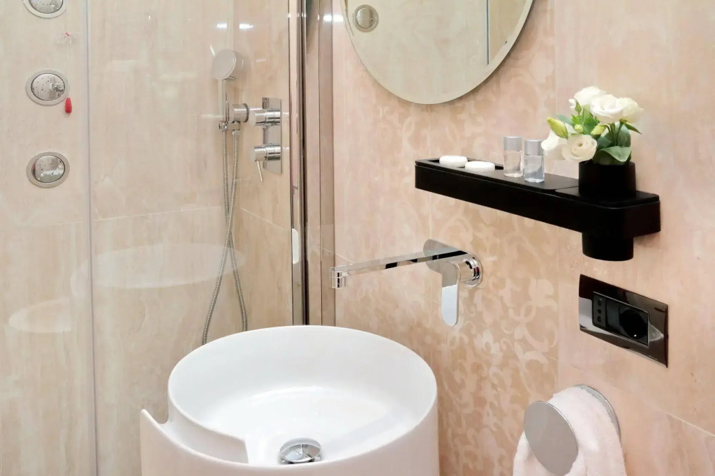 BQ House COLOSSEUM Luxury Rooms