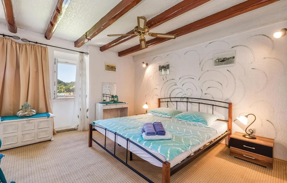 3 Bedroom Lovely Home In Supetarska Draga