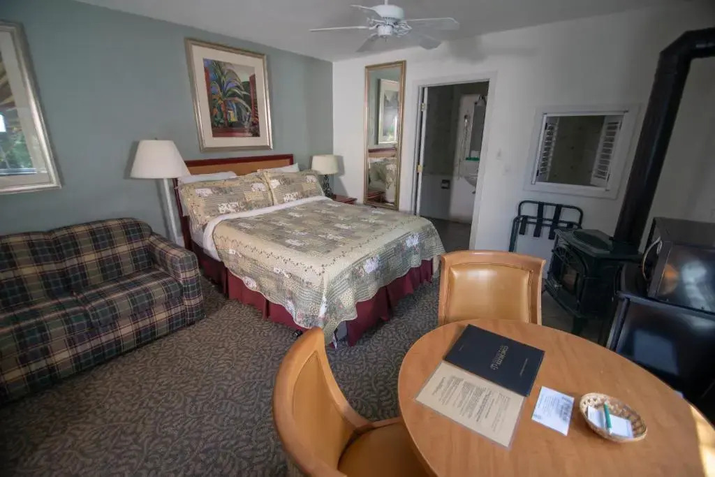 Coachlite Inn