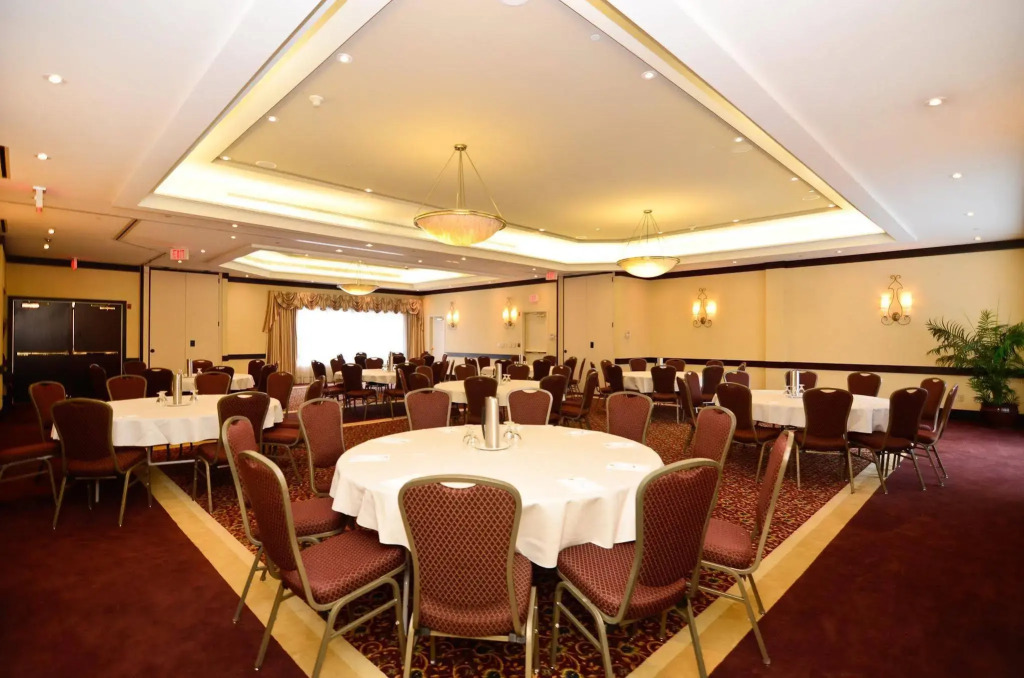 Best Western Plus Victoria Park Suites