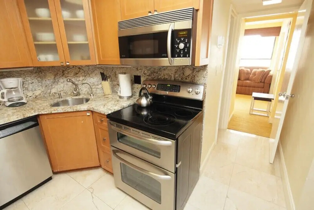Alexander 1208 - 2 Br Apts