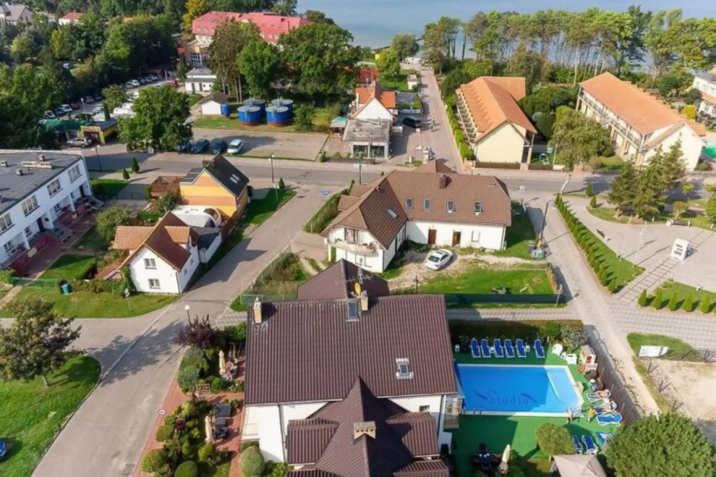 Comfortable 2-bedroom holiday apartment, pool, close to the beach, Rewal