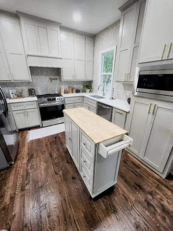 Historic Villa + 1min from Plaza District + Hot Tub + Pool Table + Friendly