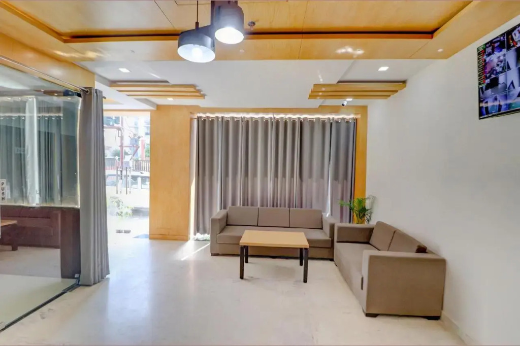 Fabhotel Premium Kashi