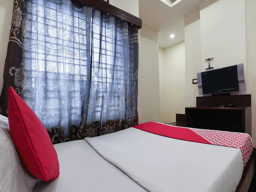 OYO 16539 Grand Sandarshini Inn