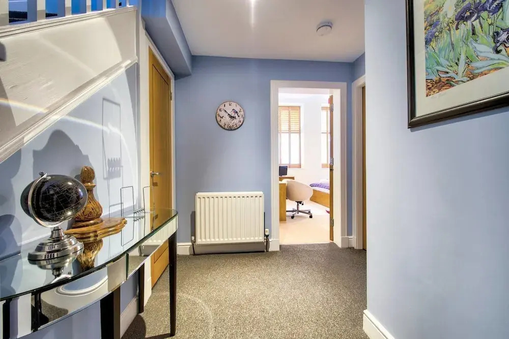 3bed/3bath Townhouse With Free Parking and Balcony