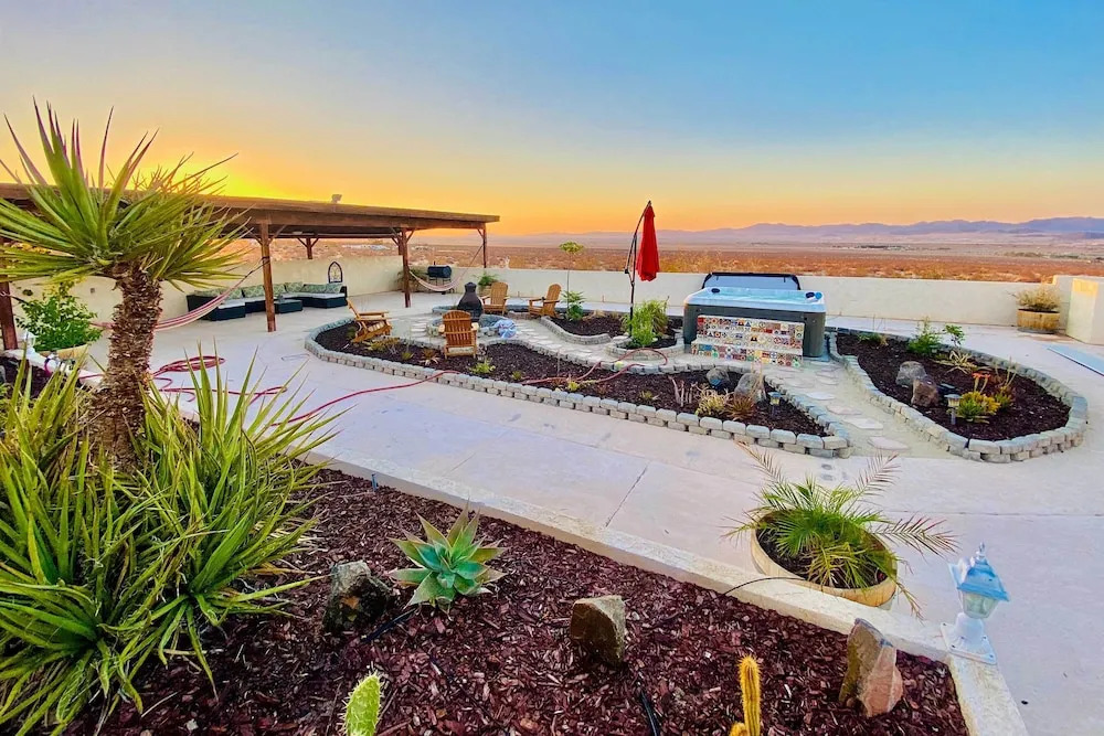 Chic Joshua Tree Pad w/ Mountain Views & Hot Tub