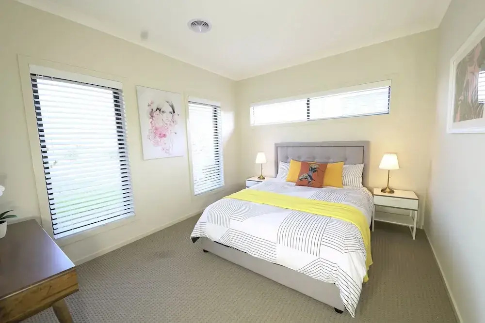 Modern 6BRM House Big Group at Pakenham