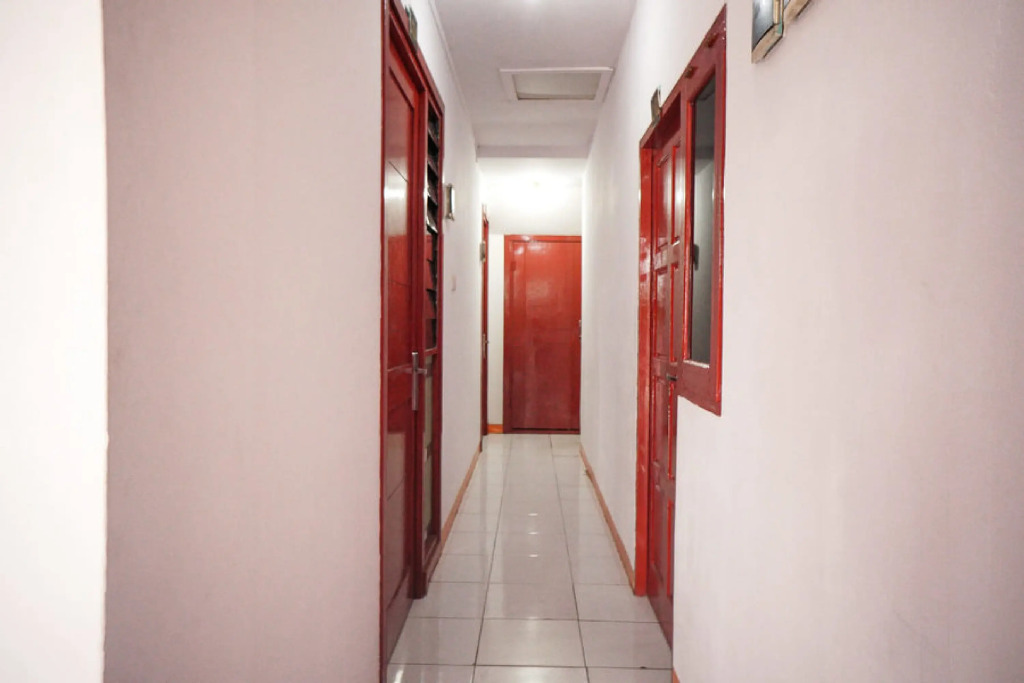 RedDoorz near Palembang Square Mall 2