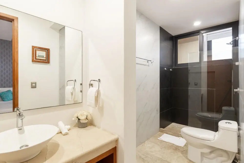 Stunning 2 in 1 Apartments Ocean View Rooftop Pool Near The Beach and 5th Avenue