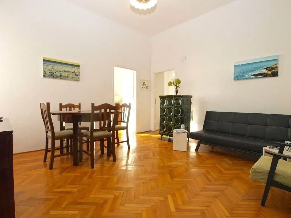 Apartment 792