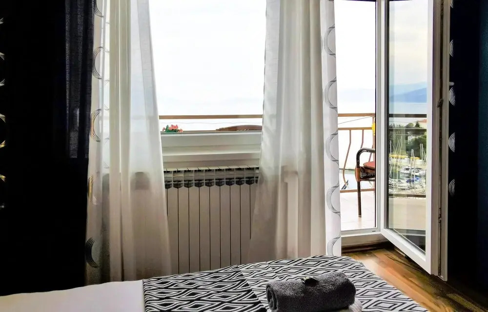Amazing Apartment in Novi Vinodolski With 2 Bedrooms and Wifi