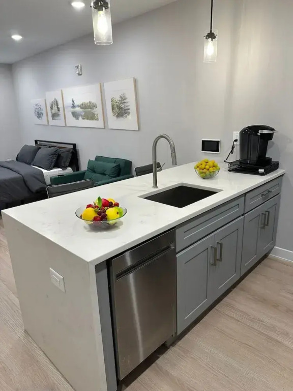 Modern 1BR 1BA Apartment