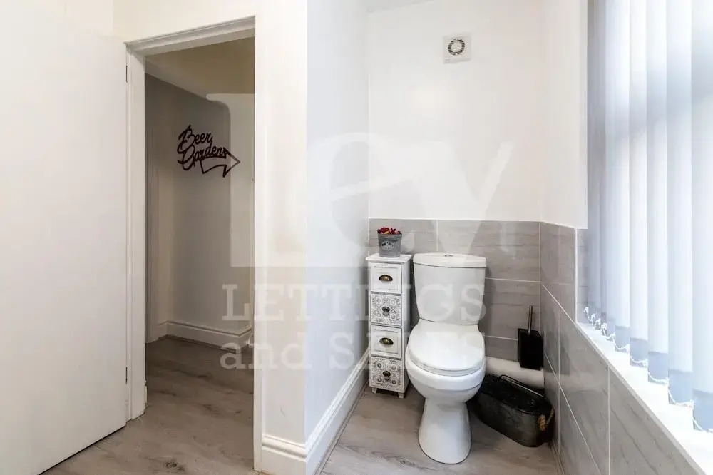 Lush Apartment 5 Bedroom House - WBR