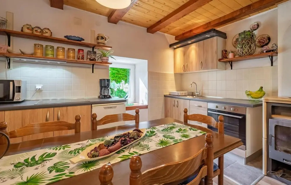 2 Bedroom Gorgeous Home In Fuzine