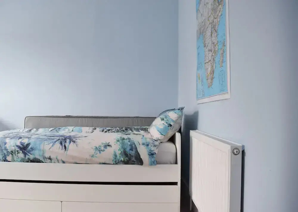 Large 3 Bedroom Family Home in Tooting