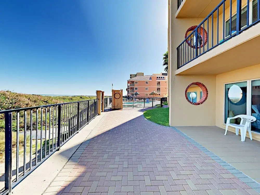 4400 Gulf Blvd Condo Unit 106