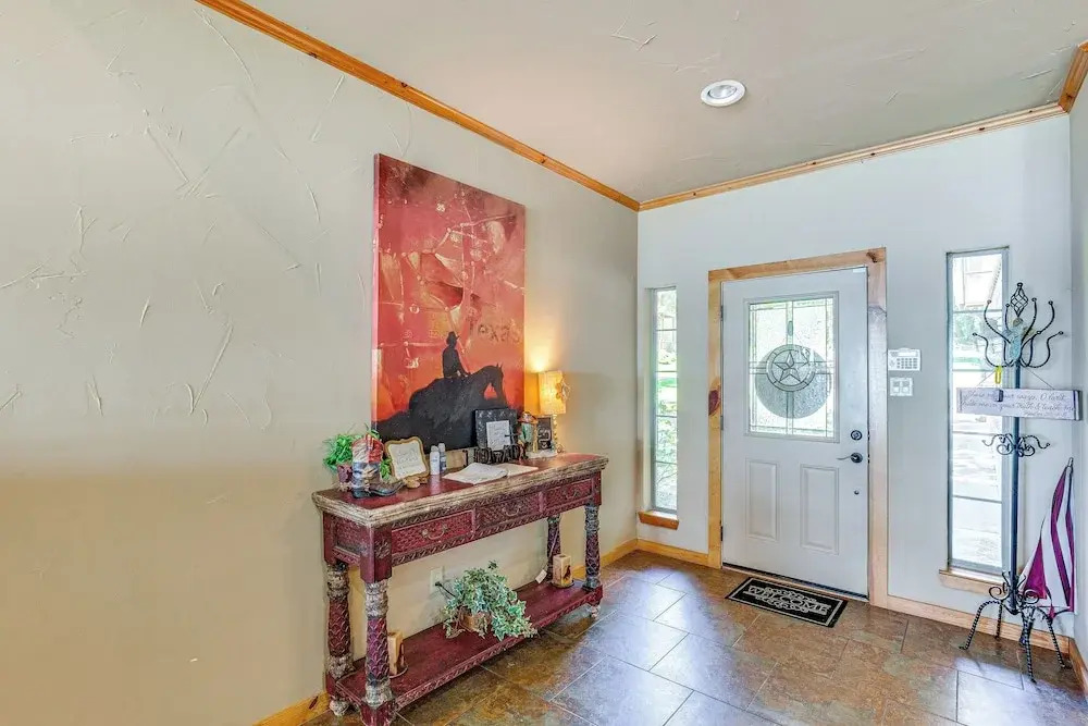Views & Private Dock: Lakefront Eustace House!