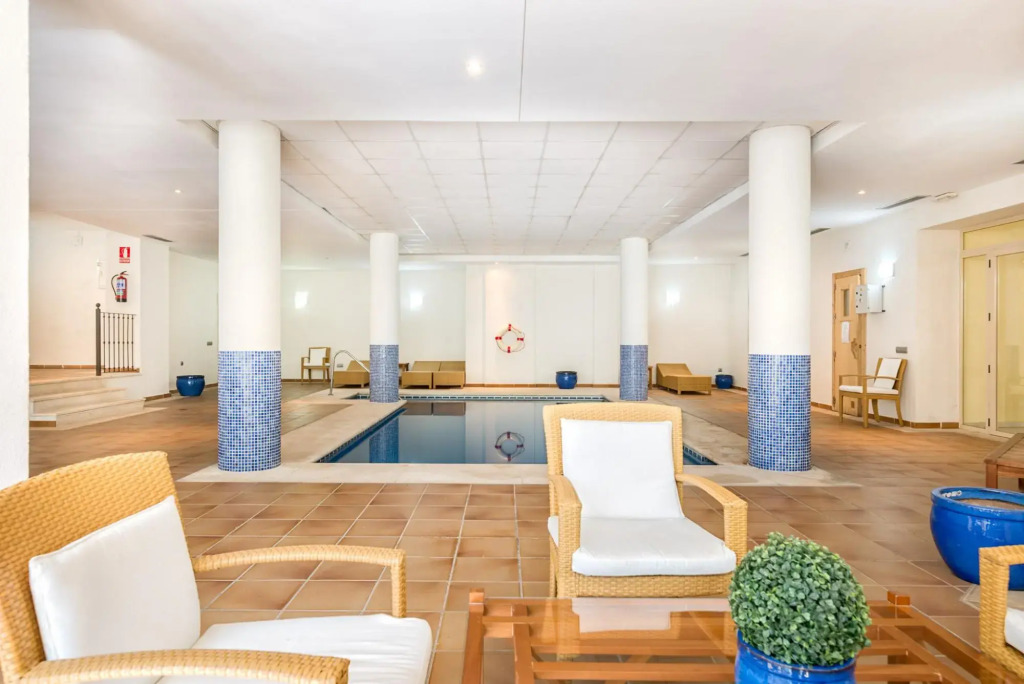 FA - Fabulous Apartment with in and outdoor Pool