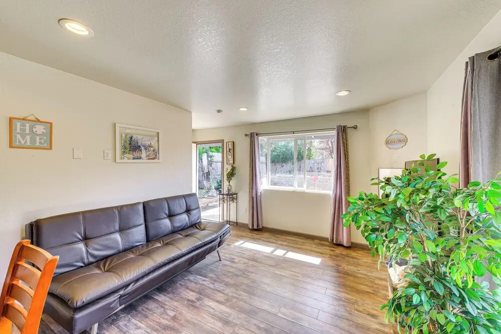2 Mi to Old Town: House w/ Grill in Eureka!