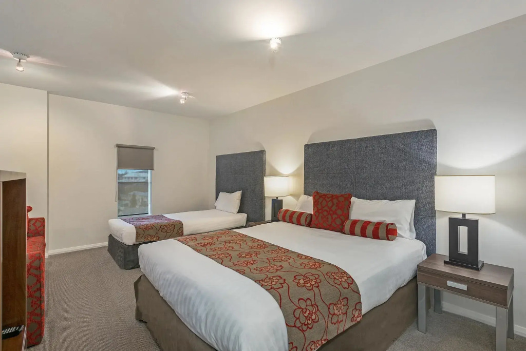 Mantra One Sandy Bay Road