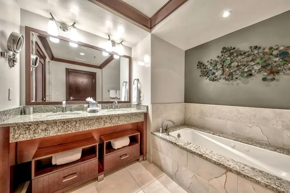 2 Bedoom  With Amazing Balcony Views 2 Bedroom Condo by RedAwning