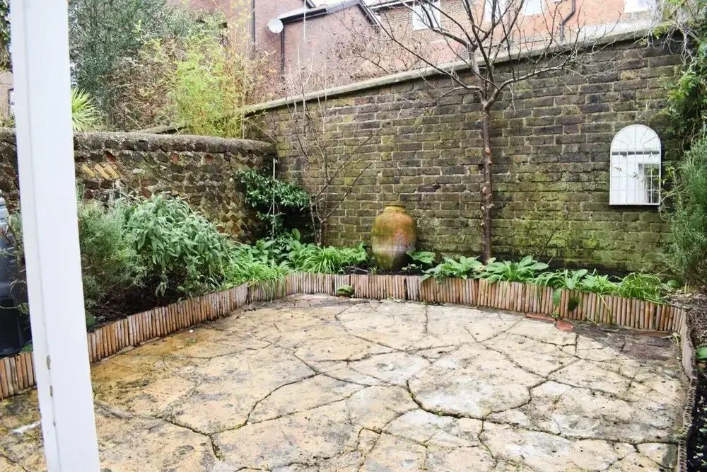 Stylish and Spacious 4 Bedroom Queen's Park House