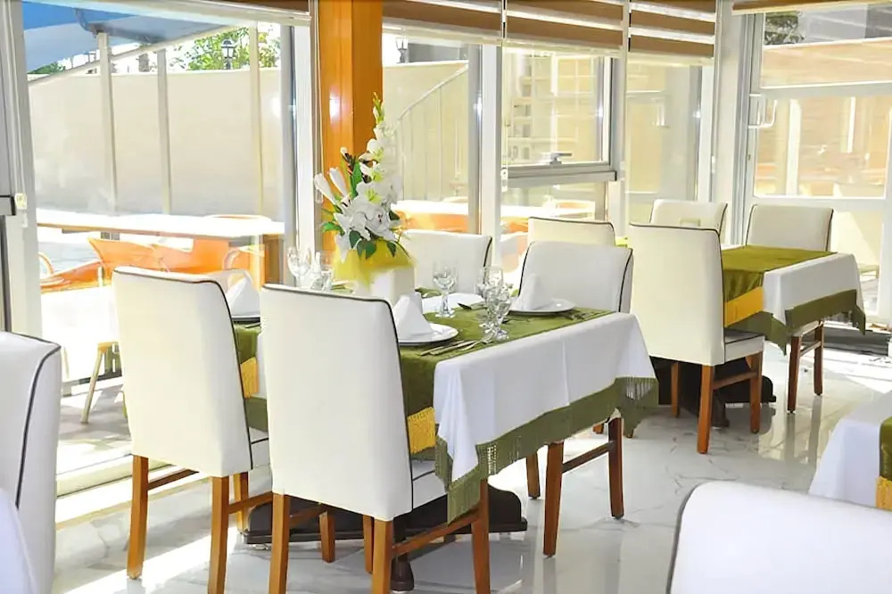 Bayar Garden Beach Hotel