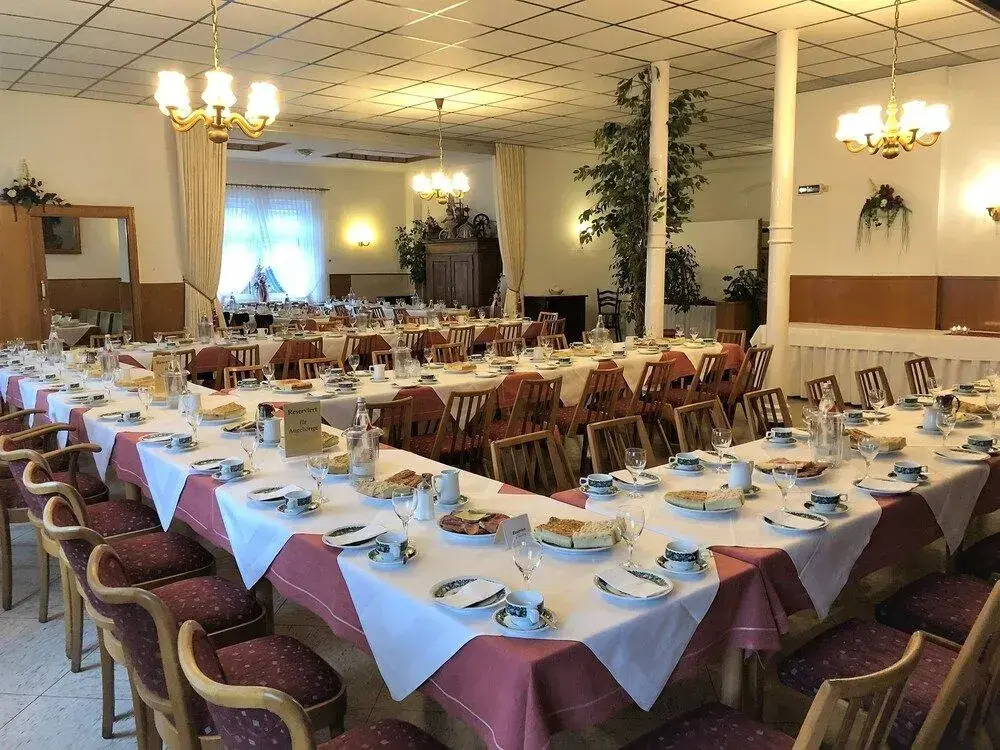 Hotel Orthwein -kostenfreie Parkplätze