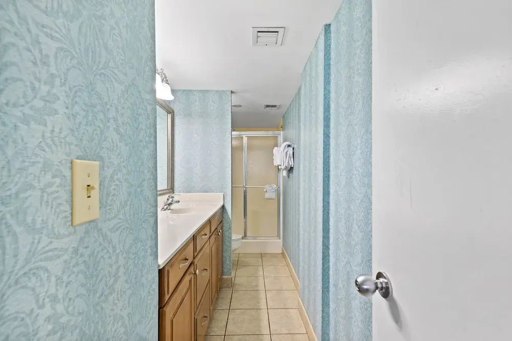2BR Ocean View Condo w Private Balcony