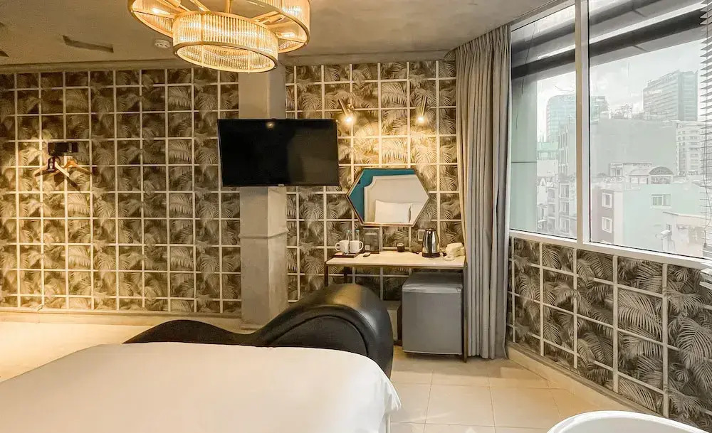 A In Hotel Del Luna