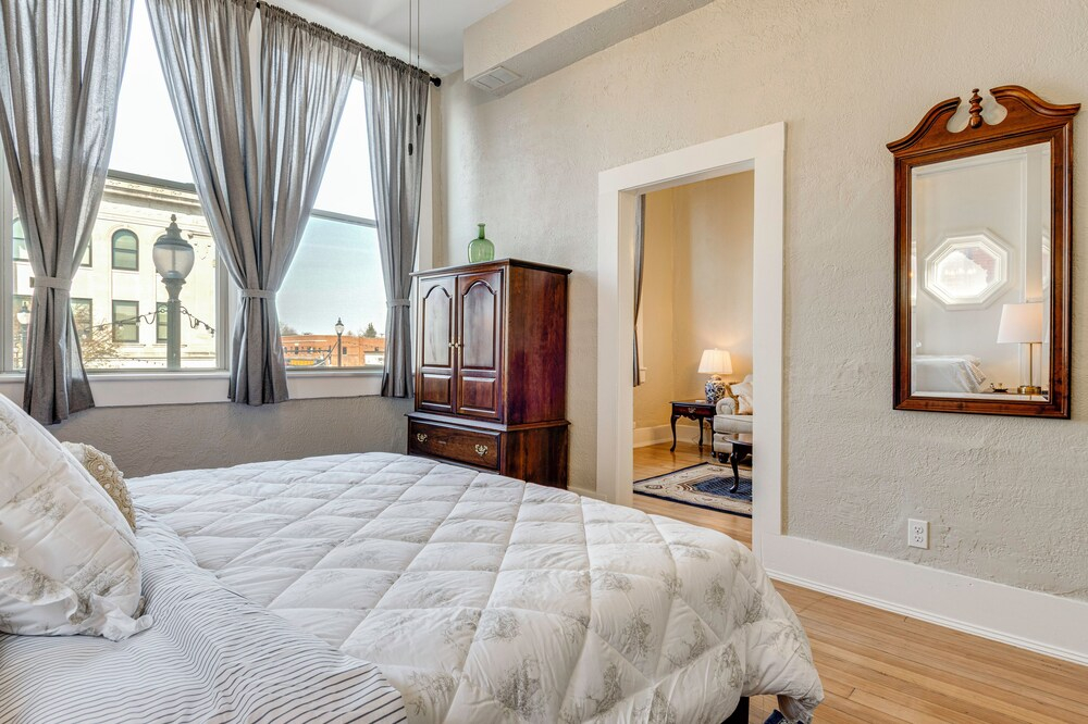 Historic Lebanon Gem: Central Walkable Location!