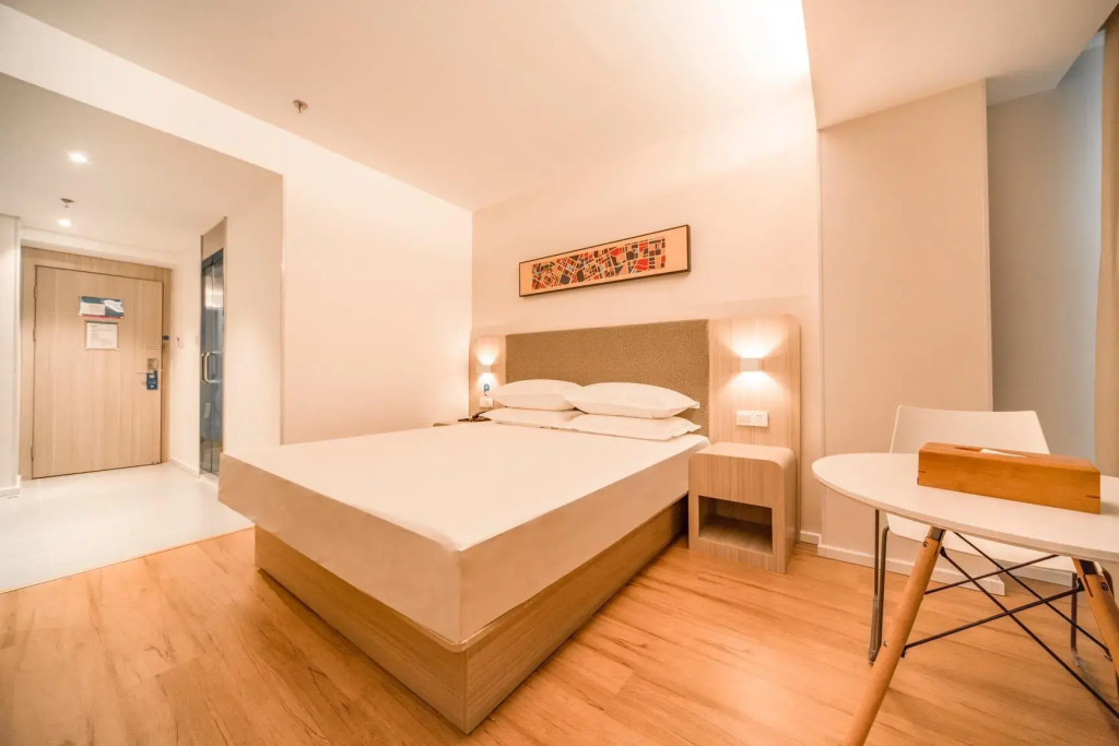 Hanting Hotel Shenyang Tiexi Qigong Street Metro Station