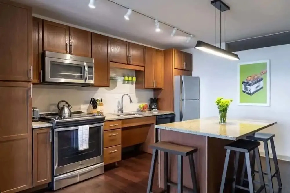 Stunning CozySuites on Elm St. 07