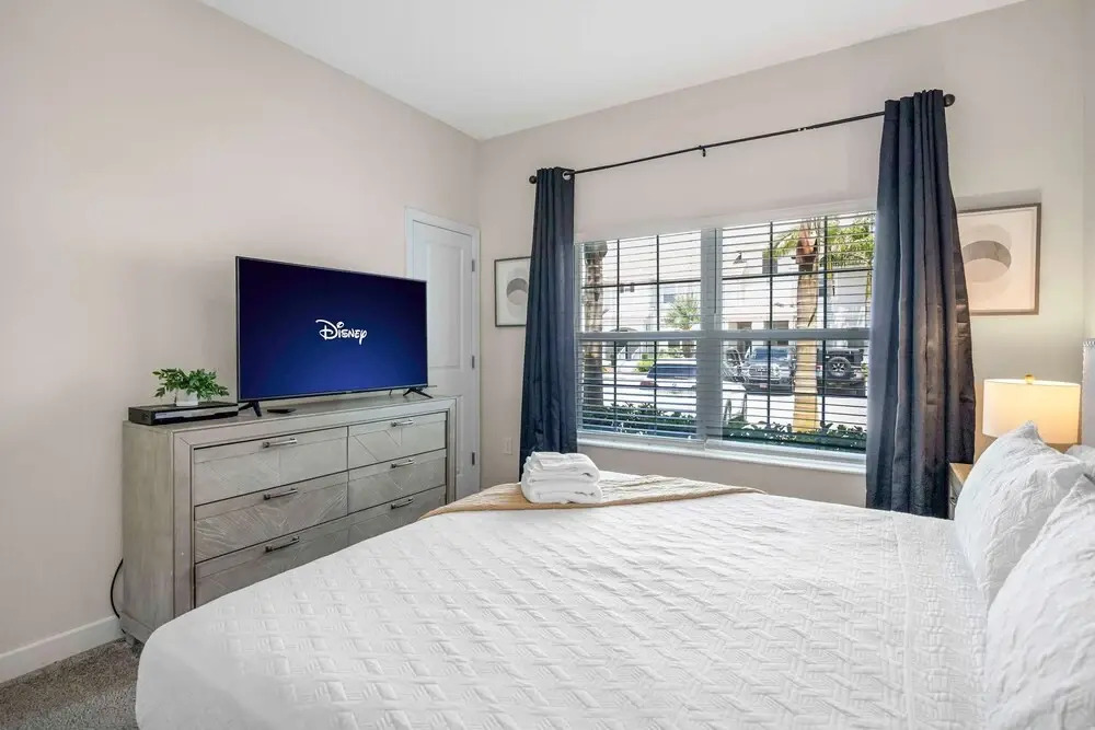 Stylish 4BR Pool Townhome Storey Lake