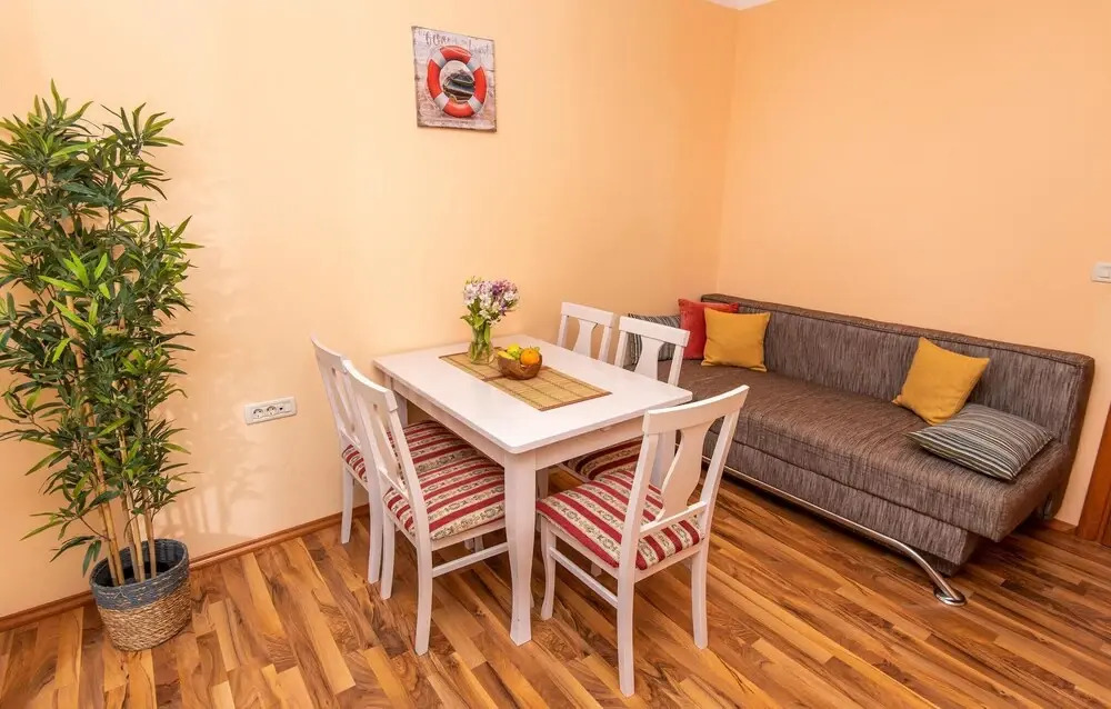 Amazing Apartment in Podstrana With 2 Bedrooms and Wifi