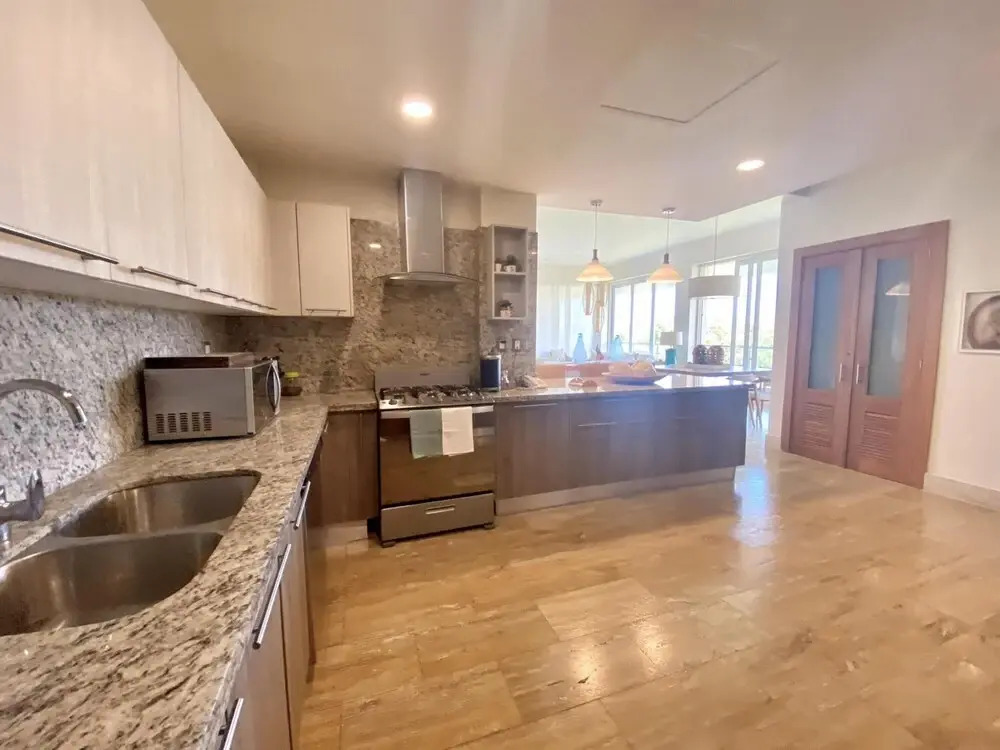 Georgeus 4BR Apartment at Blue Jacktar