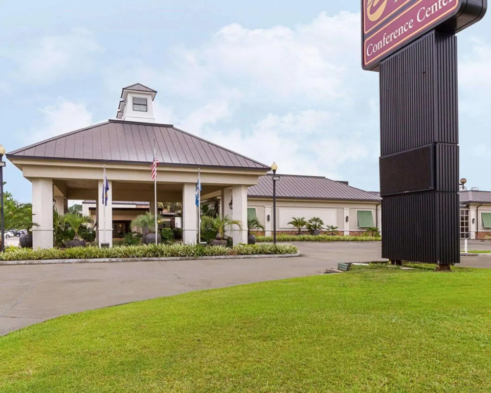 Clarion Inn & Suites Conference Center