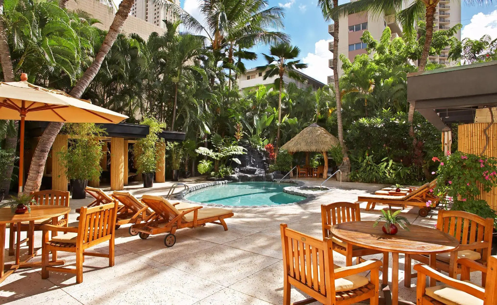 Castle Bamboo Waikīkī Hotel