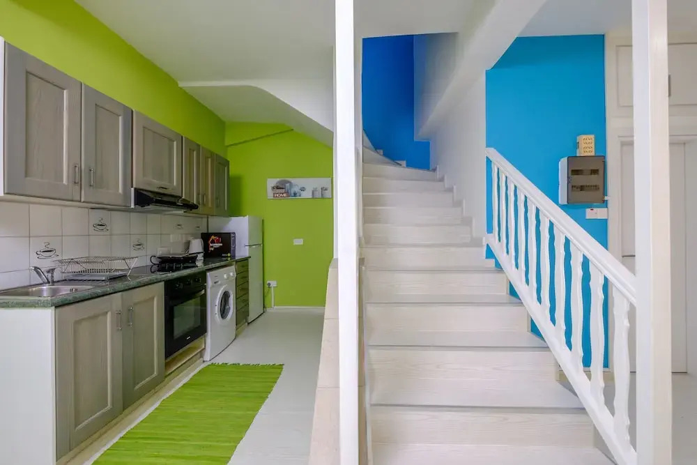 Anonymous - 2BR - 2Floors - Central