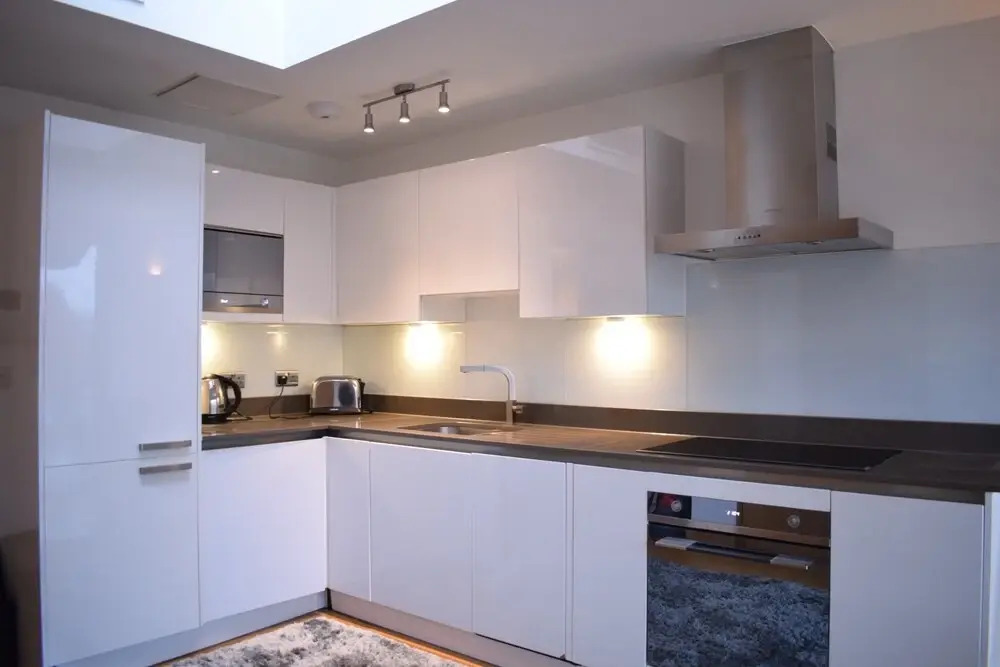 Modern 1 Bedroom Flat in Chelsea With Balcony