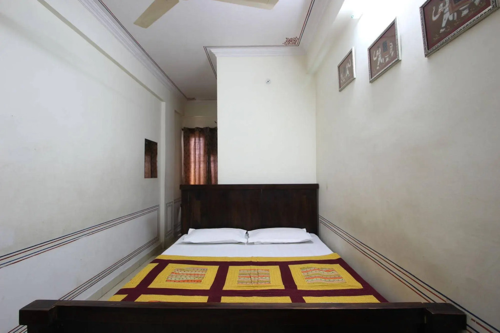 Hotel Raghuraj Palace