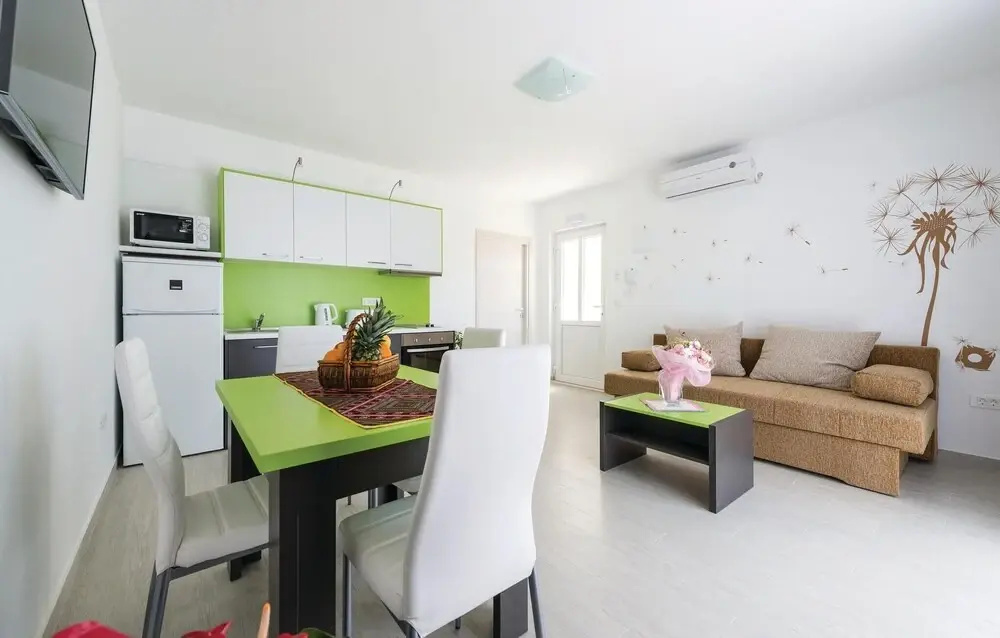 Stunning Home in Radovcici With Wifi and 4 Bedrooms