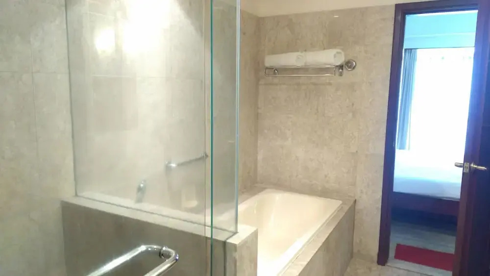 Rihanna service suite at times square