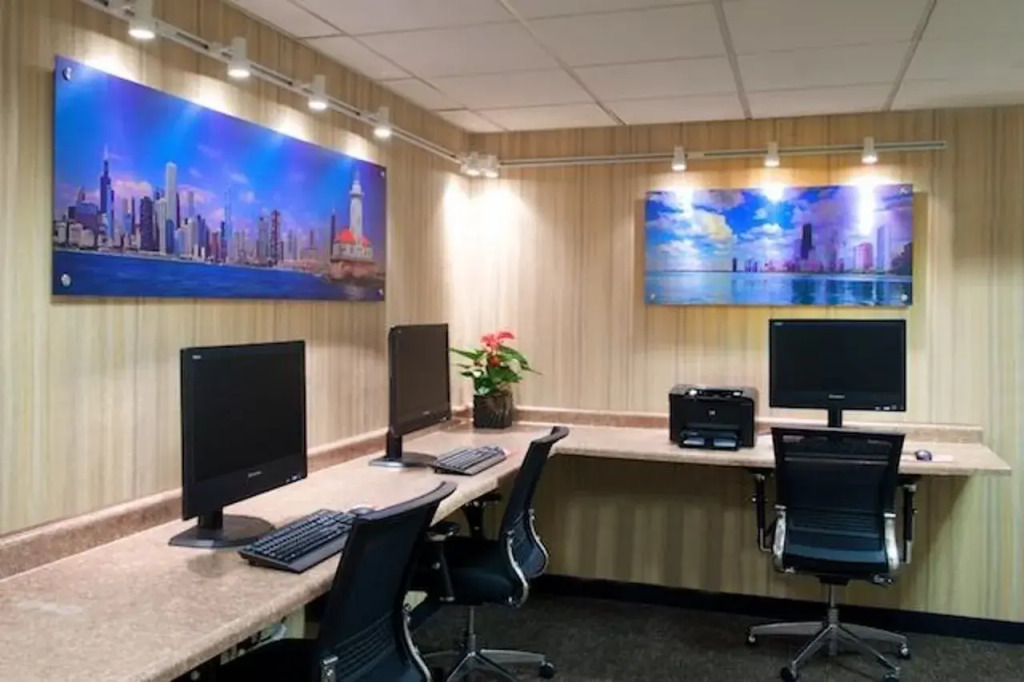 Holiday Inn & Suites Chicago-Downtown by IHG