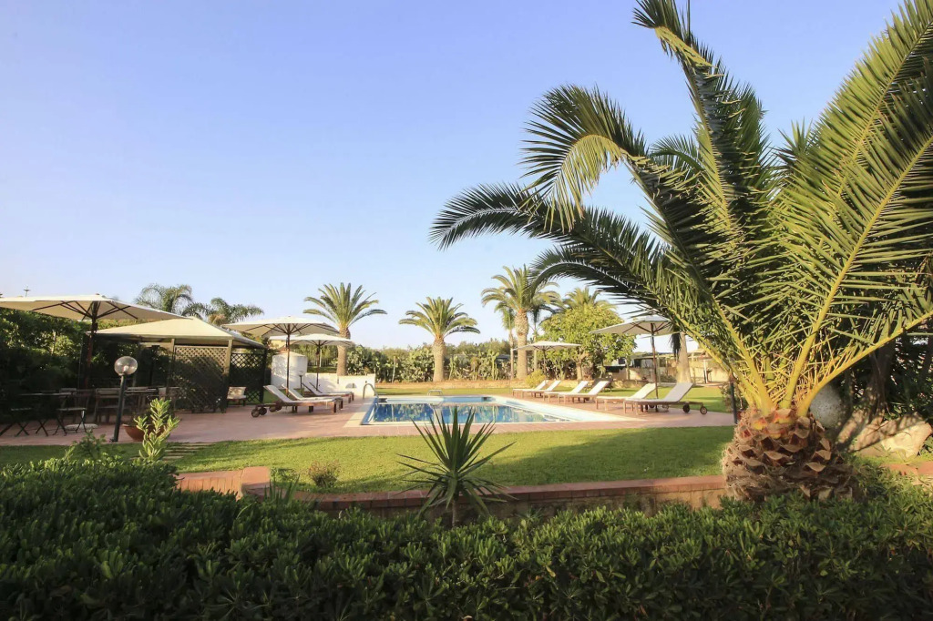 Villa Carlotta Resort