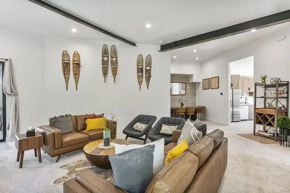 9005B - Luxury Two Bedroom + Den 2 Home